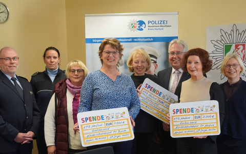 POL-HF: LPO Spendenübergabe - Behördenleitung übergibt 3000.- Euro an Kinderschutzbund - Foto: presseportal.de