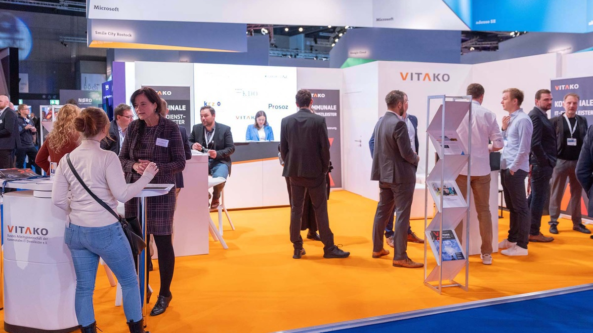 Verwaltungsdigitalisierung im Fokus: VITAKO, Bundes-Arbeitsgemeinschaft der Kommunalen IT-Dienstleister, überzeugt mit Dialogveranstaltungen und Gemeinschaftsstand bei Smart Country Convention 2023 - Foto: presseportal.de