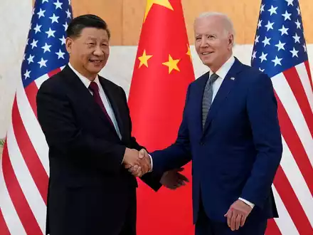 US-Präsident Joe Biden (r) und Chinas Staatschef Xi Jinping haben sich seit November 2022 nicht mehr gesehen. - Foto: Alex Brandon/AP/dpa
