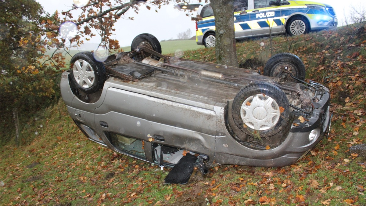 POL-SI: Pkw landet auf Dach - 84-Jähriger schwer verletzt -#polsiwi - Foto: presseportal.de