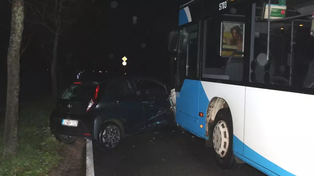 POL-COE: Senden, Bösensell, Roxeler Straße/ Auto und Linienbus kollidieren - Bild: presseportal.de