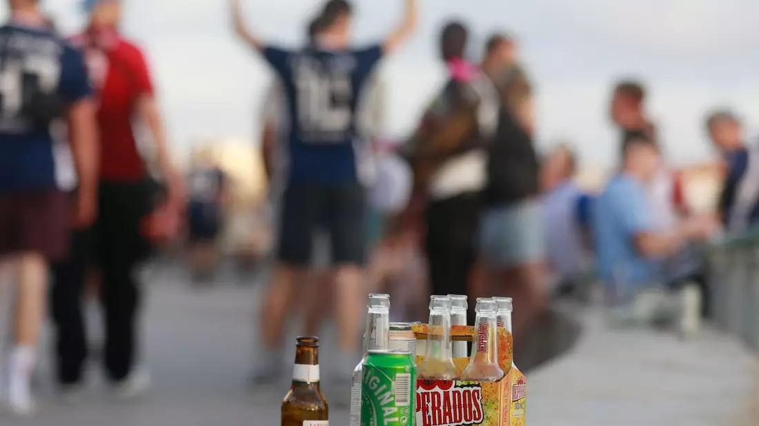 Die Stadt Palma hat vor dem Beginn der neuen Urlaubssaison auf Mallorca ein neues Sicherheitskonzept für den Ballermann vorgestellt. (Archivbild) - Bild: Clara Margais/dpa