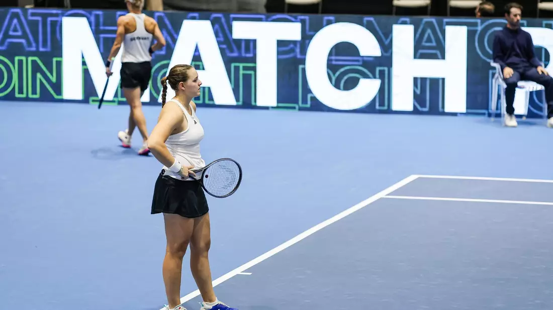Das deutsche Team um Jule Niemeier (vorne) und Laura Siegemund musste sich auch Frankreich mit 0:3 geschlagen geben. - Bild: Frank Molter/dpa