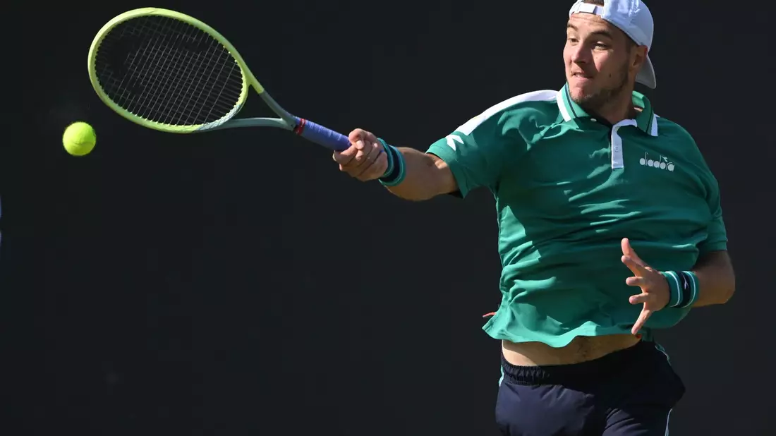 Jan-Lennard Struff verlor sein Halbfinale gegen Jack Draper in zwei Sätzen. - Bild: Marijan Murat/dpa/Archivbild