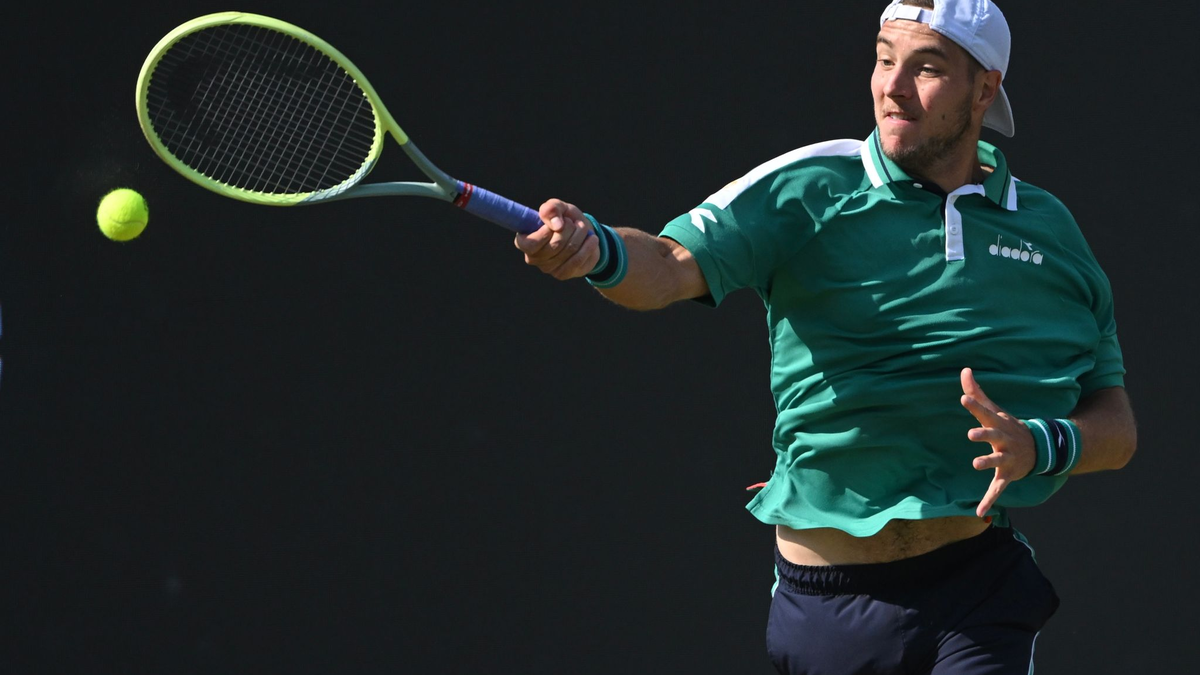 Jan-Lennard Struff verlor sein Halbfinale gegen Jack Draper in zwei Sätzen. - Foto: Marijan Murat/dpa/Archivbild