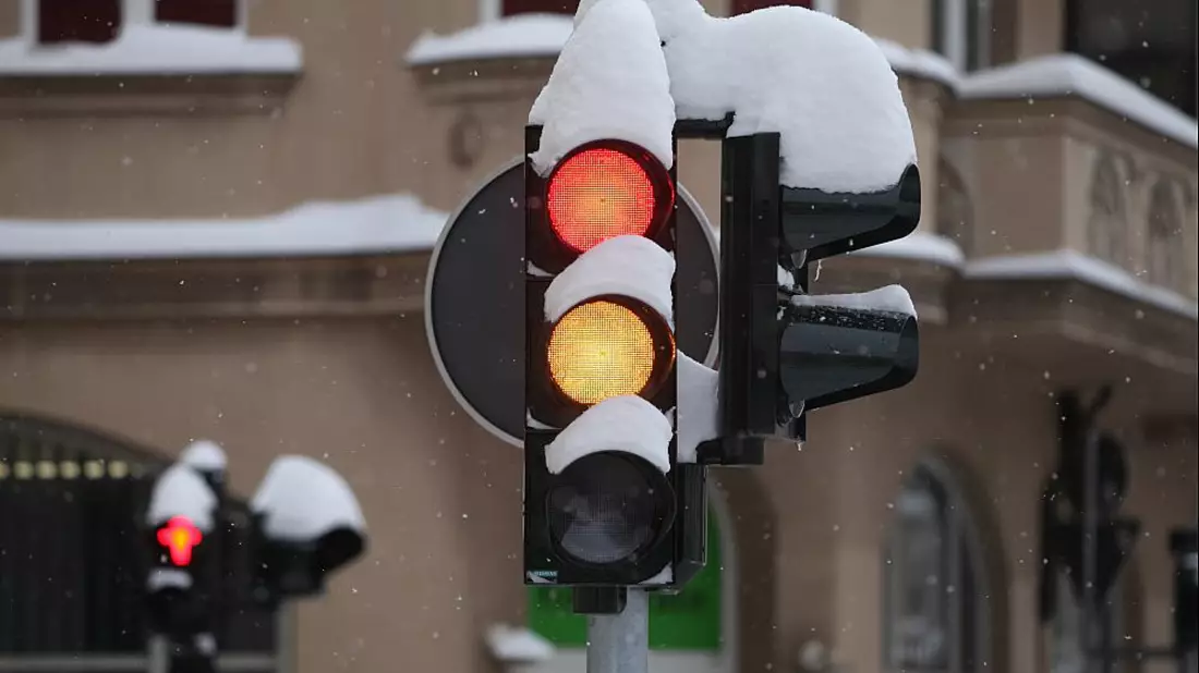 Verschneite Ampel (Archiv) - Bild: über dts Nachrichtenagentur