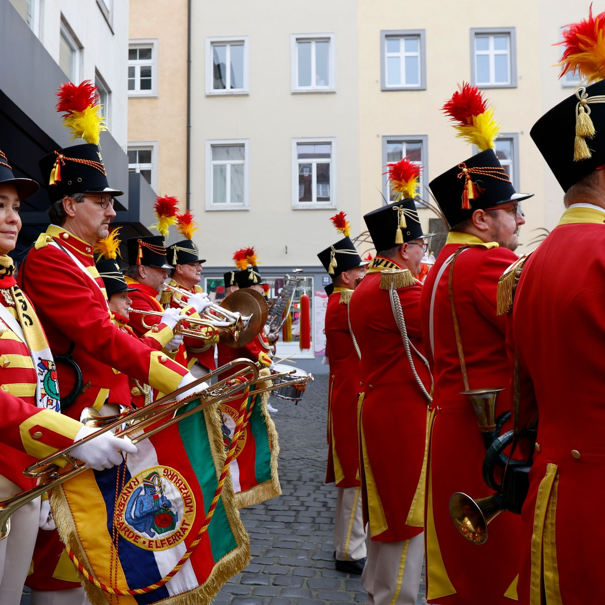 Bayerns Narren starteten 2022 in die Faschingssession. - Foto: Heiko Becker/dpa