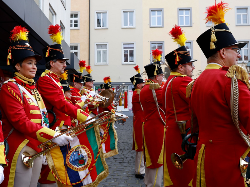 Bayerns Narren starteten 2022 in die Faschingssession. - Foto: Heiko Becker/dpa