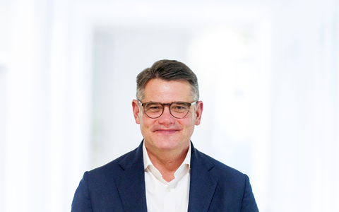 Boris Rhein, Ministerpräsident von Hessen, steht im Landtagsgebäude. - Foto: Andreas Arnold/dpa