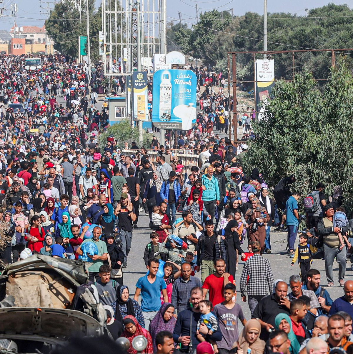 Palästinensische Familien fliehen aus Gaza-Stadt und anderen Teilen des nördlichen Gazastreifens in Richtung der südlichen Gebiete. - Foto: Ahmed Zakot/SOPA Images via ZUMA Press Wire/dpa