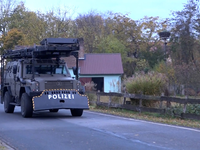 Mitarbeiter der Spurensicherung ermitteln am Tatort. - Foto: Cevin Dettlaff/TNN/dpa