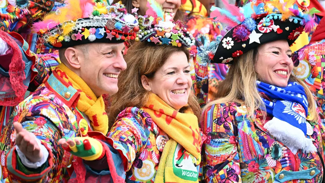 Karneval in Düsseldorf: «Für die regionale Wirtschaft ist der Karneval ein Lichtblick», sagt IW-Direktor Michael Hüther. - Bild: Federico Gambarini/dpa