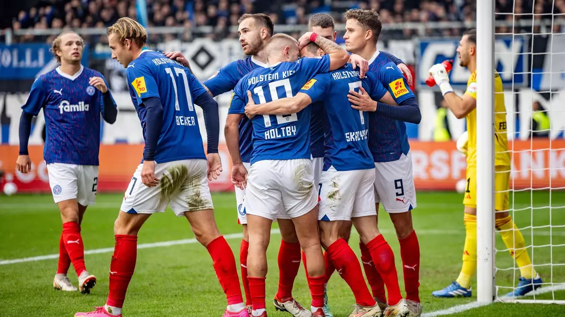 Nordderby: Kiel holte sich im Aufstiegskampf einen wichtigen Sieg gegen den HSV. - Bild: Axel Heimken/dpa