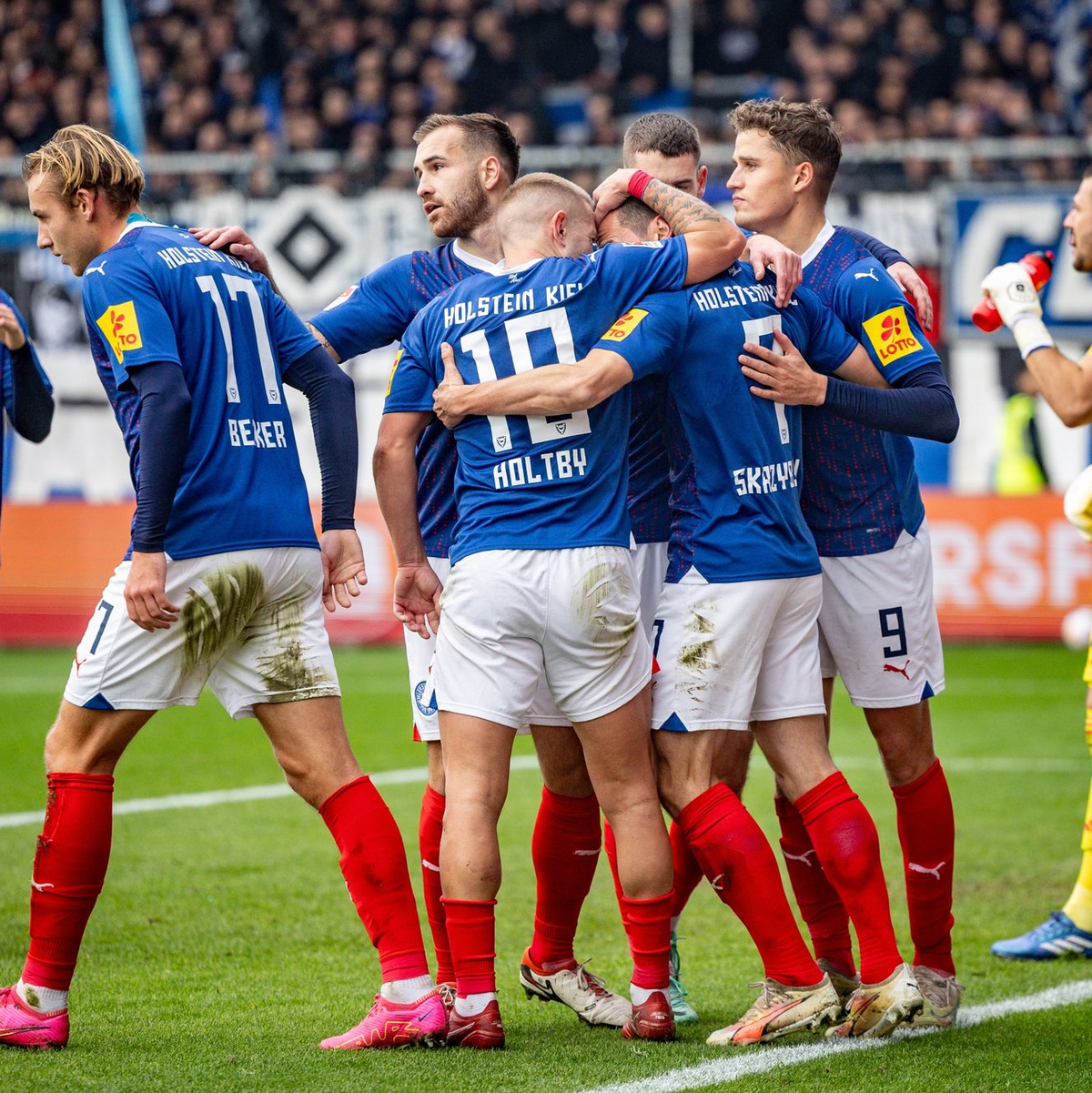Nordderby: Kiel holte sich im Aufstiegskampf einen wichtigen Sieg gegen den HSV. - Foto: Axel Heimken/dpa