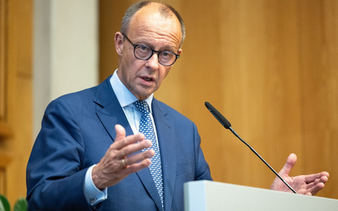 Friedrich Merz (CDU) ist skeptisch, ob es noch zu einem Schulterschluss mit Bundeskanzler Olaf Scholz (SPD) in Form eines Deutschlandpakts beim Thema Migration kommen wird. - Foto: Hannes P. Albert/dpa Friedrich Merz (CDU) ist skeptisch, ob es noch zu einem Schulterschluss mit Bundeskanzler Olaf Scholz (SPD) in Form eines Deutschlandpakts beim Thema Migration kommen wird. - Foto: Hannes P. Albert/dpa