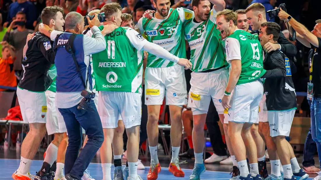 Die Füchse treffen im Super-Globe-Finale auf Magdeburg. - Bild: Andreas Gora/dpa/Archivbild