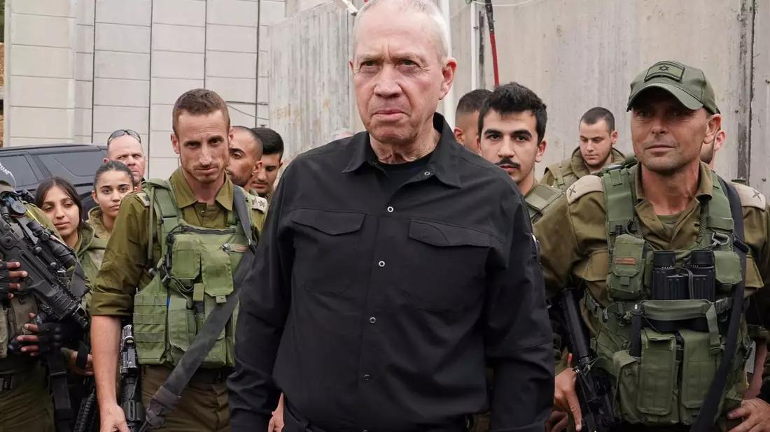 Der israelische Verteidigungsminister Joav Galant warnt die Hisbollah. - Bild: Ariel Hermoni/Israel Mod/ZUMA Press Wire/dpa