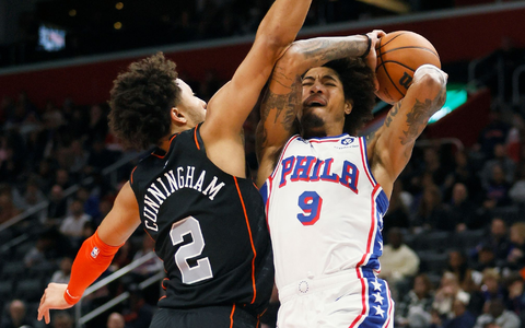 Philadelphia-Guard Kelly Oubre Jr. (9) zieht gegen Detroits Cade Cunningham (2) zum Korb. - Foto: Duane Burleson/AP/dpa