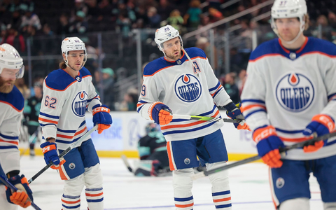 Die Edmonton Oilers haben sich mit 4:1 gegen die Seattle Kraken durchgesetzt. - Foto: Jason Redmond/AP/dpa Die Edmonton Oilers haben sich mit 4:1 gegen die Seattle Kraken durchgesetzt. - Foto: Jason Redmond/AP/dpa