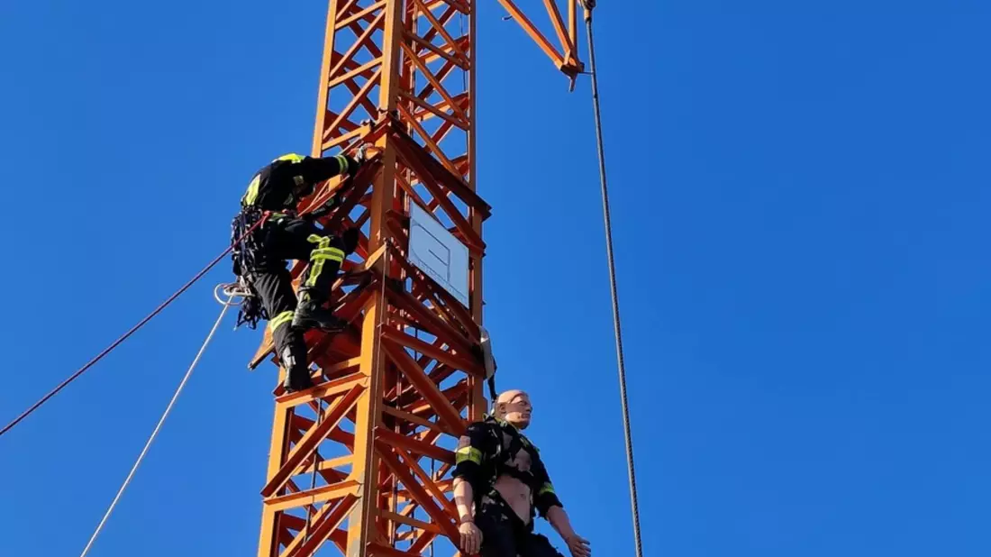 FW Gangelt: Sicher Arbeiten in Höhen und Tiefen - Bild: presseportal.de