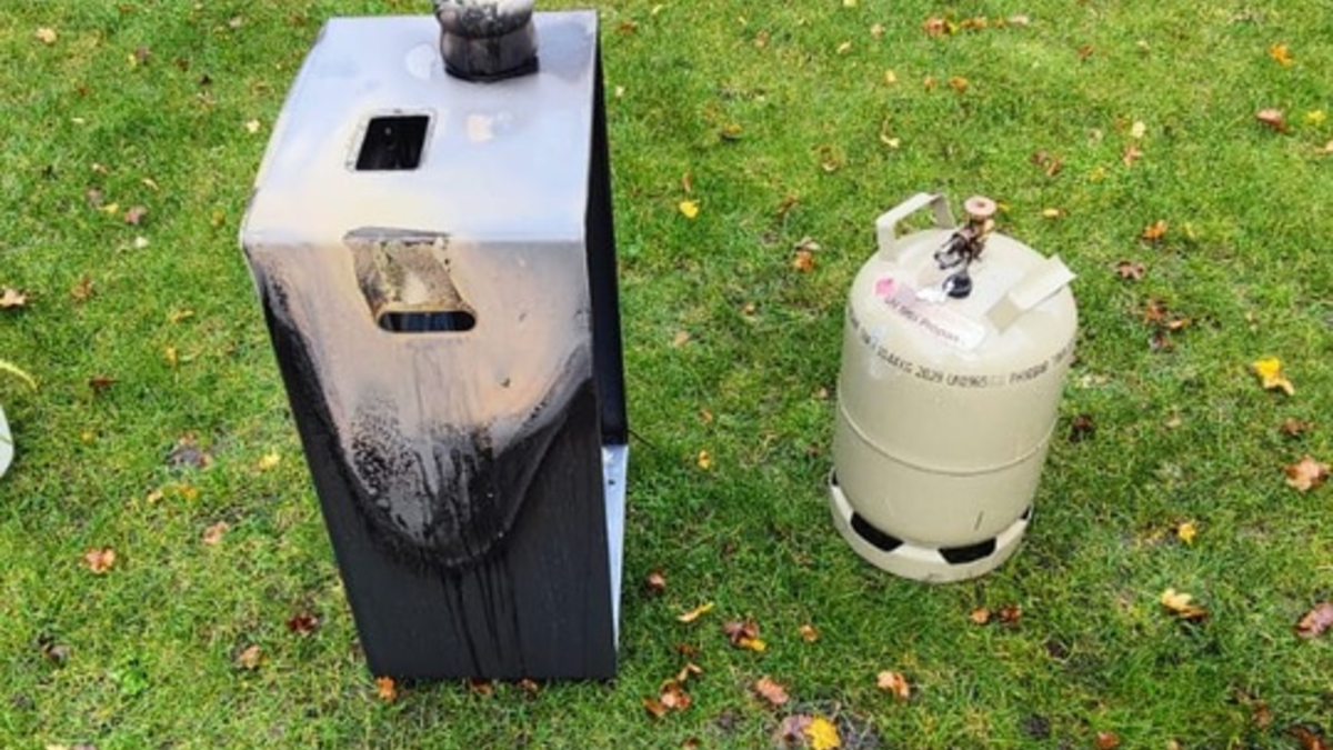 FFW Fredenbeck: Feuerwehr löscht brennenden Gasheizer / Feuer an Wohngebäude verhindert - Foto: presseportal.de