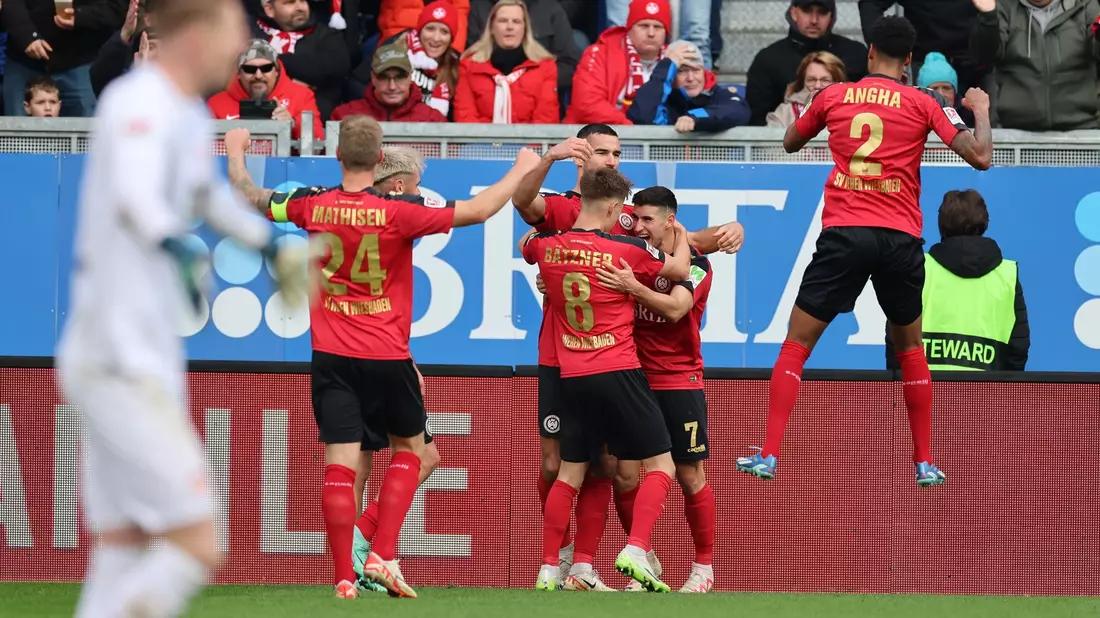Der SV Wehen Wiesbaden konnte sich über einen Heimsieg gegen den 1. FC Kaiserslautern freuen. - Bild: Jörg Halisch/dpa