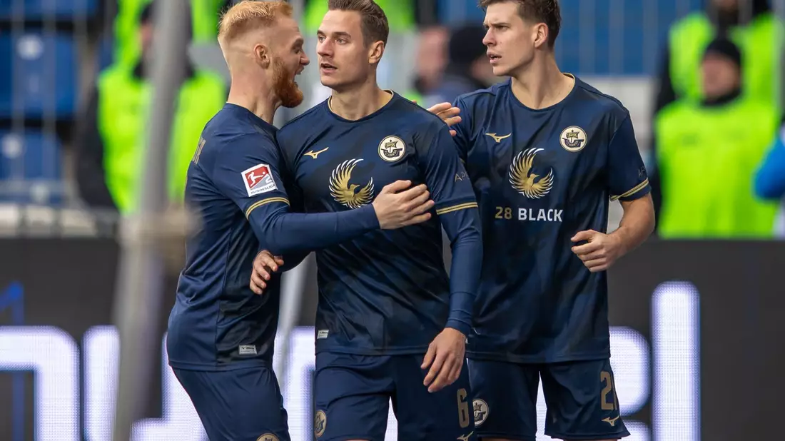 Hansa Rostock entschied das Ost-Duell in Magdeburg für sich. - Bild: Andreas Gora/dpa