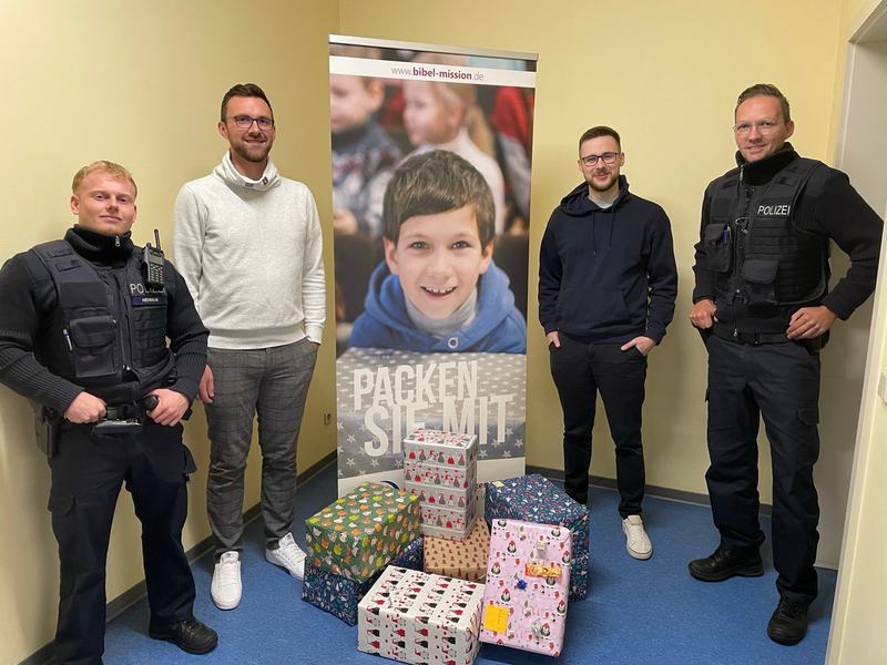 POL-PDTR: ... Damit es in Kinderherzen Weihnachten wird! - Foto: presseportal.de