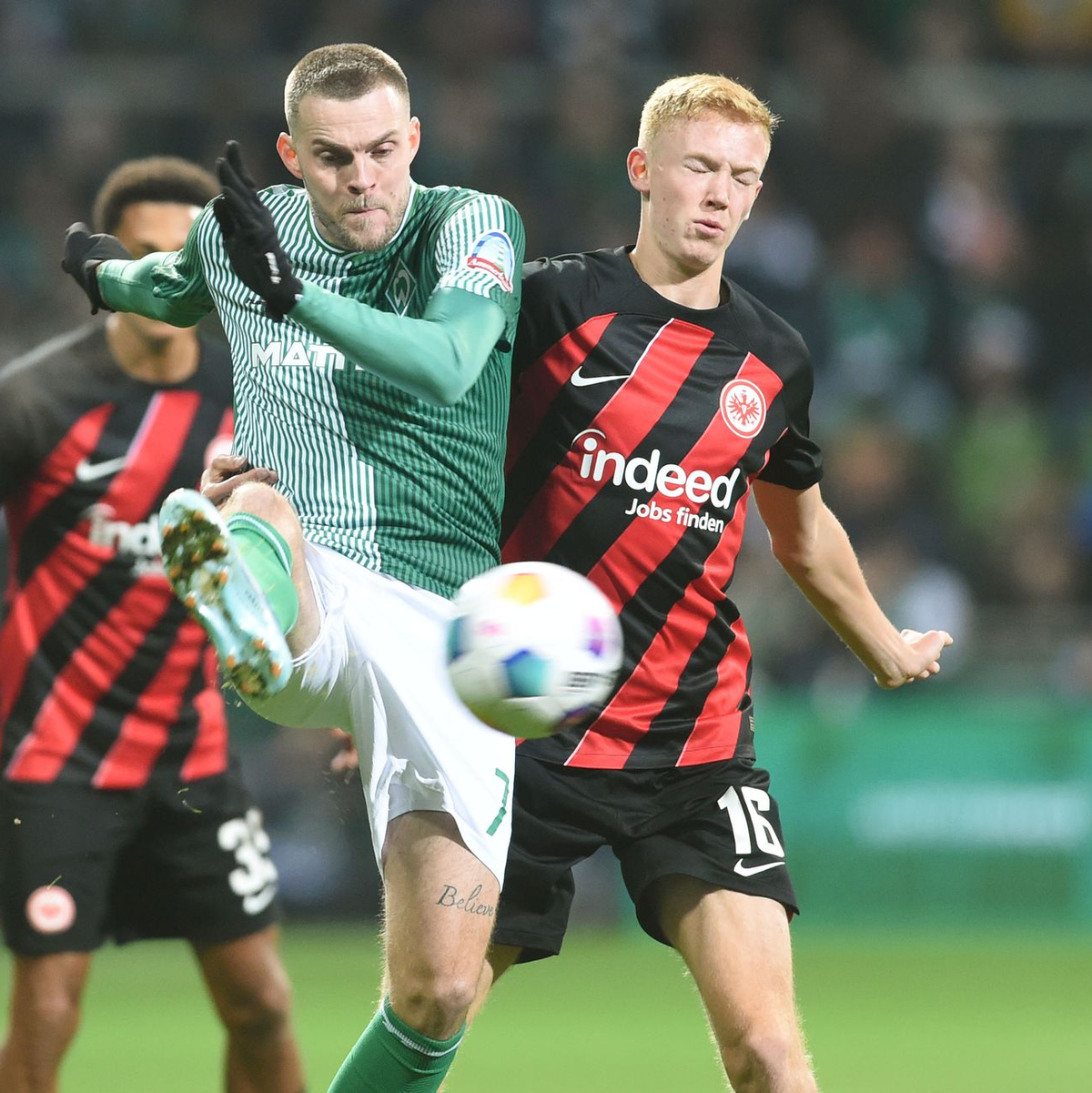 Werders Neu-Nationalspieler Marvin Ducksch (M) zeigte gegen die Eintracht eine starke Leistung. - Foto: -/dpa