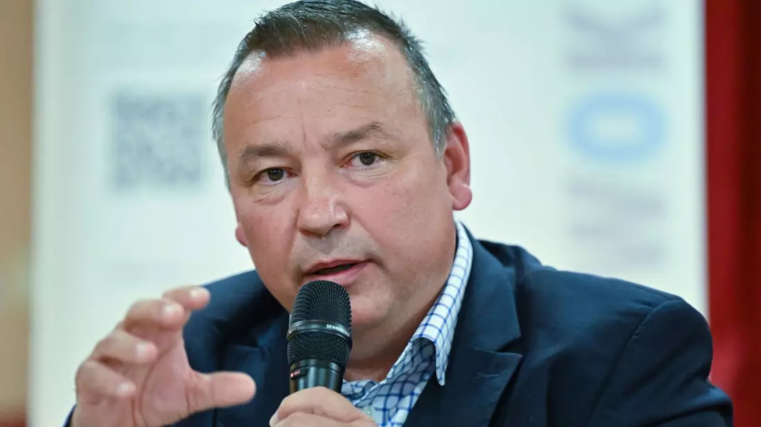 Der parteilose Kandidat Sven Herzberger gewinnt die Landratswahl im Kreis Dahme-Spreewald. - Bild: Patrick Pleul/dpa