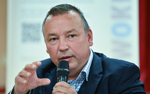 Der parteilose Kandidat Sven Herzberger gewinnt die Landratswahl im Kreis Dahme-Spreewald. - Foto: Patrick Pleul/dpa