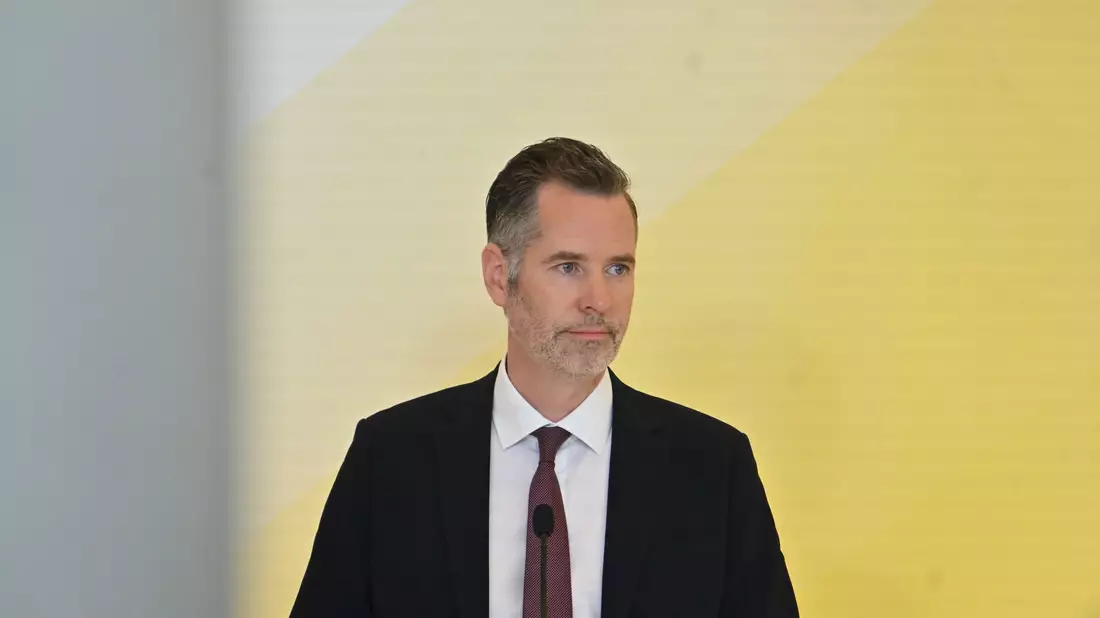Christian Dürr ist Fraktionsvorsitzender der FDP. «Gerade in der Gastronomie werden händeringend Mitarbeiter gesucht», meint Dürr. - Bild: Kilian Genius/dpa