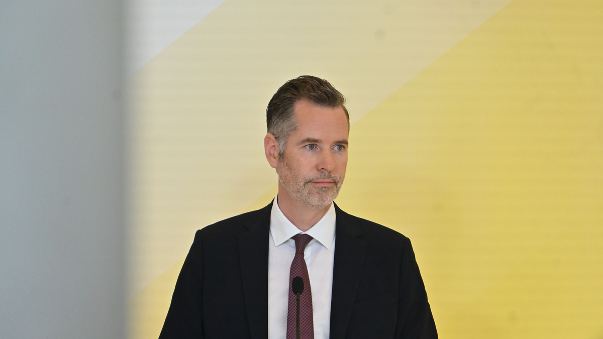 Christian Dürr ist Fraktionsvorsitzender der FDP. «Gerade in der Gastronomie werden händeringend Mitarbeiter gesucht», meint Dürr. - Foto: Kilian Genius/dpa