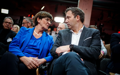 Saskia Esken und Lars Klingbeil wollen für weitere zwei Jahre Vorsitzende der SPD bleiben. - Foto: Kay Nietfeld/dpa