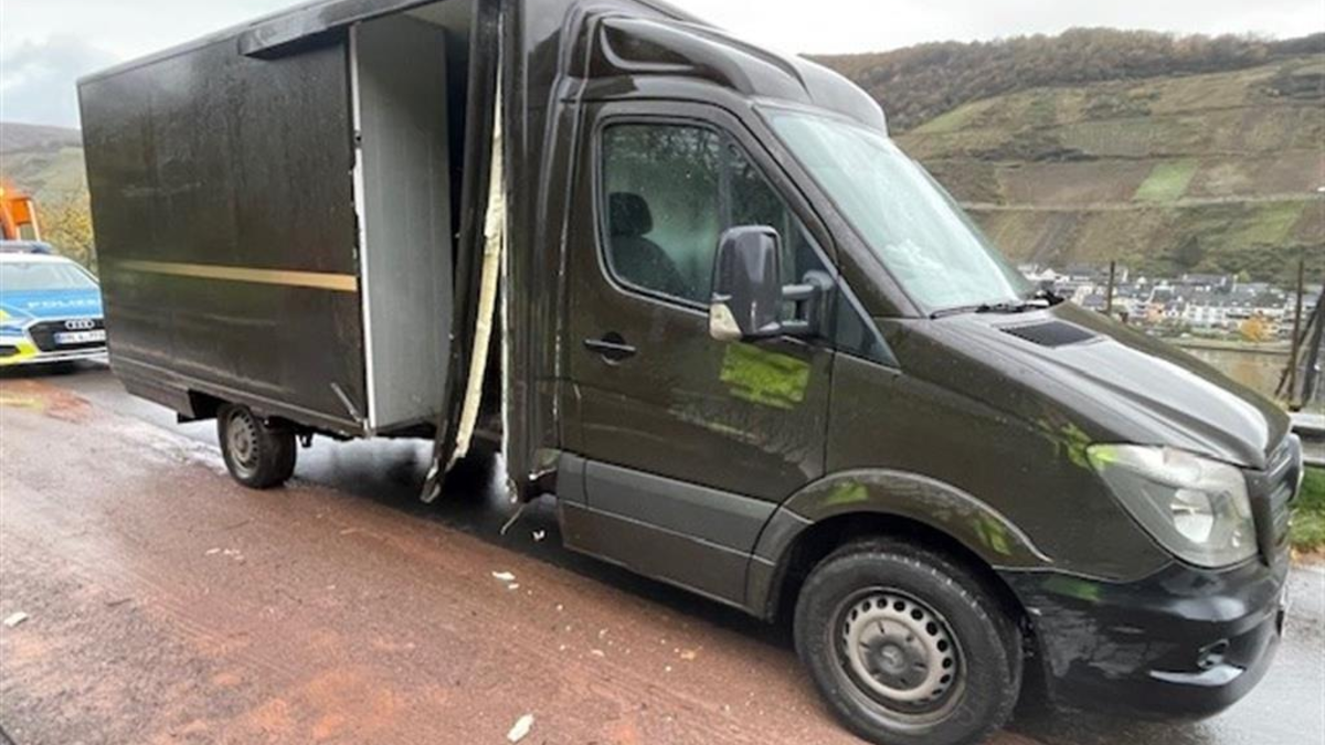 POL-PDWIL: Verkehrsunfall mit Lieferfahrzeug auf der B53 - Foto: presseportal.de