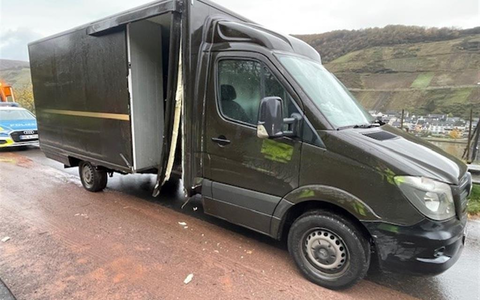 POL-PDWIL: Verkehrsunfall mit Lieferfahrzeug auf der B53 - Foto: presseportal.de