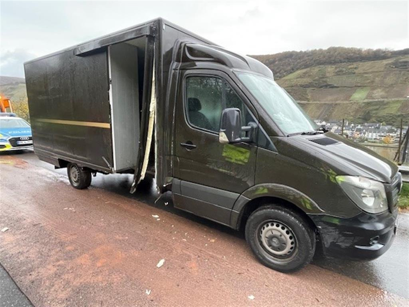 POL-PDWIL: Verkehrsunfall mit Lieferfahrzeug auf der B53 - Foto: presseportal.de