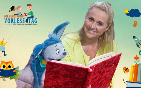 KiKA-Vorleseaktion zum Bundesweiten Vorlesetag im Livestream / Singa und Fledermaus Fidi treffen Lesebegeisterte am 17. November 2023 im Baumhaus-Set - Foto: presseportal.de