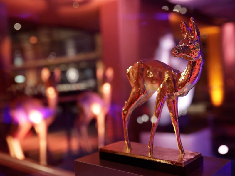 BAMBI ohne Barrieren: SAT.1 zeigt die Preisverleihung am Donnerstag mit Deaf Performance für gehörlose Menschen auf Joyn - Foto: Brauer Photos for Hubert Burda Media, presseportal.de