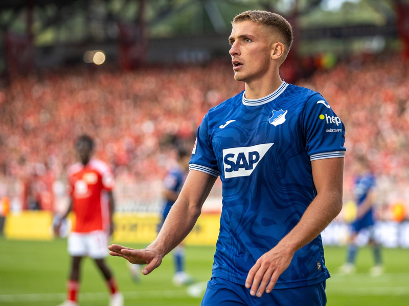 Sein Verein freut sich mit ihm über die DFB-Nominierung: Hoffenheims Grischa Prömel. - Foto: Andreas Gora/dpa