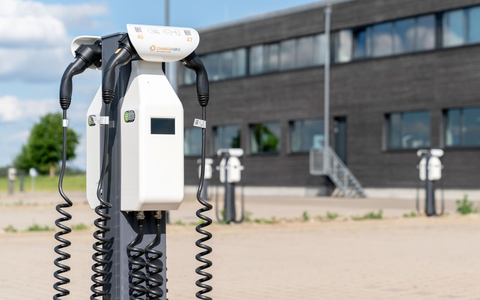 Gewerblicher Ladeinfrastruktur-Ausbau: EnBW-Tochter ChargeHere veröffentlicht 100%-Kampagne zur Förderung nachhaltiger Mobilität - Foto: presseportal.de