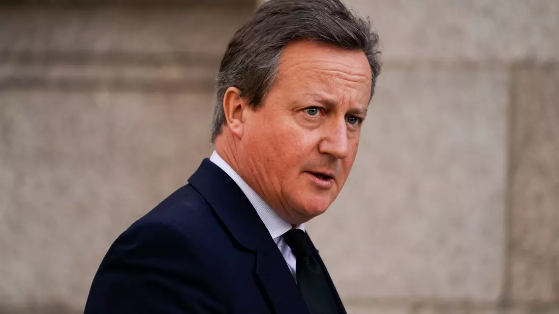 Der frühere britische Regierungschef David Cameron ist zum neuen Außenminister seines Landes ernannt worden. - Bild: Alberto Pezzali/AP/dpa