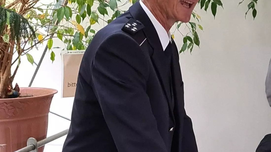 HZA-RO: Zollamt Bad Reichenhall-Autobahn empfängt interessierte Reisegruppe von Polizisten und deren Angehörige vom Polizeipräsidium Nordhessen / Überraschung über Vielfältigkeit der Aufgaben beim Zoll - Bild: presseportal.de