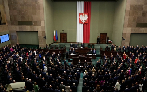 Neugewählte Mitglieder des polnischen Parlaments während der ersten Sitzung des Unterhauses (Sejm). - Foto: Czarek Sokolowski/AP/dpa