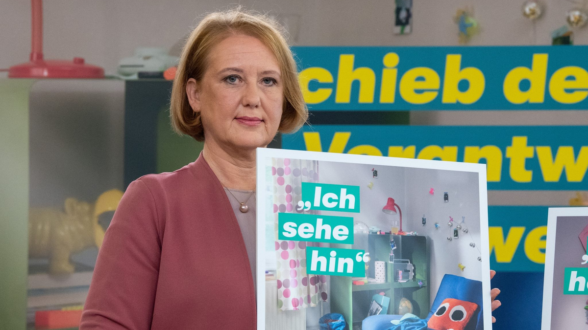 Laut Familienministerin Lisa Paus soll jeder über seine geschlechtliche Identität entscheiden können. - Foto: Melissa Erichsen/dpa