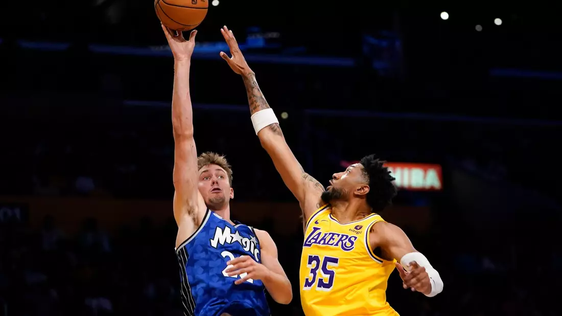 Die Orlando Magic wirken mit Franz Wagner (l) diese Saison wieder konkurrenzfähig. - Bild: Ryan Sun/AP/dpa