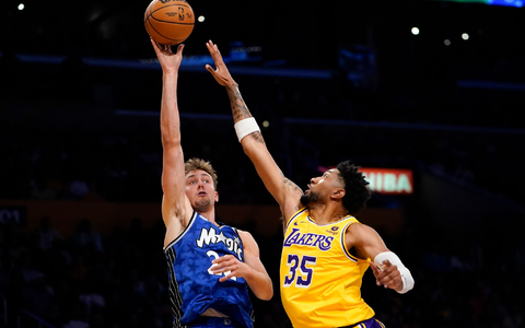 Die Orlando Magic wirken mit Franz Wagner (l) diese Saison wieder konkurrenzfähig. - Foto: Ryan Sun/AP/dpa