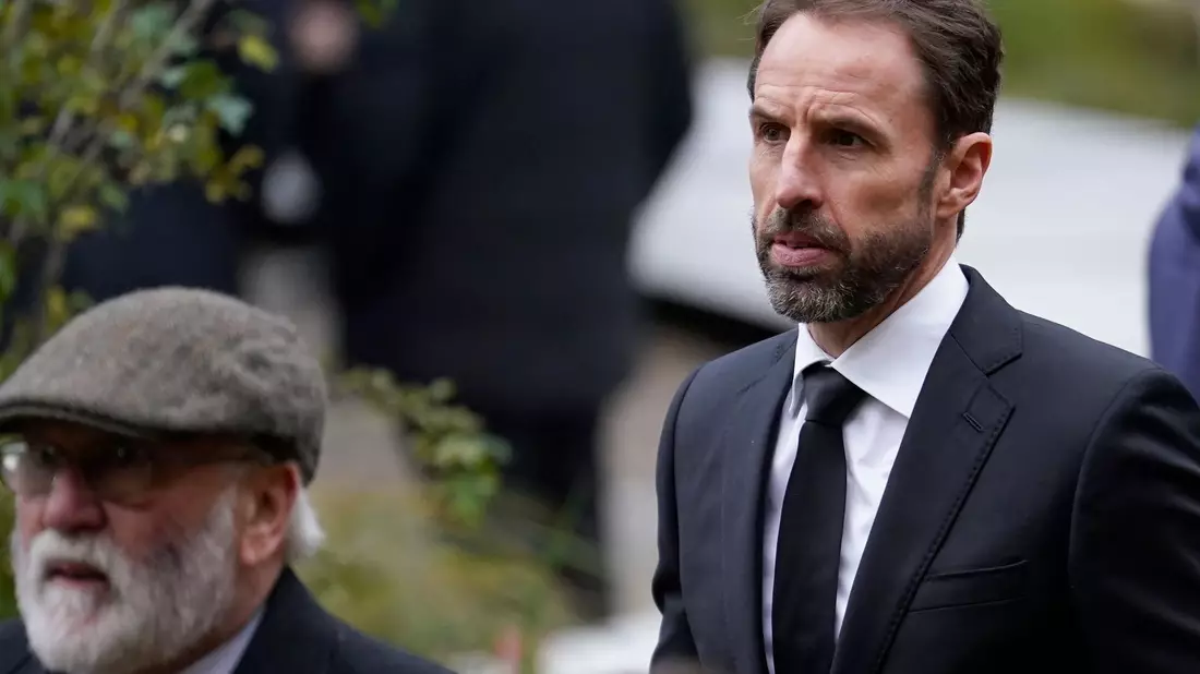 Natonaltrainer Gareth Southgate nahm an der Beerdigung der Fußballikone Bobby Charlton teil. - Bild: Dave Thompson/AP/dpa