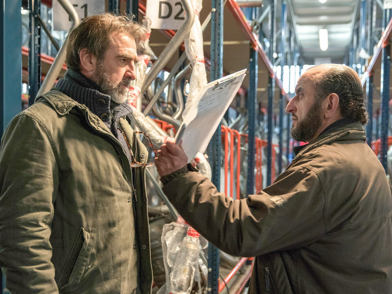 Alain Delambre (Eric Cantona, l) ist  ständig den Demütigungen seines Chefs (Nabil Terbeche) ausgesetzt. - Foto: Arte/dpa