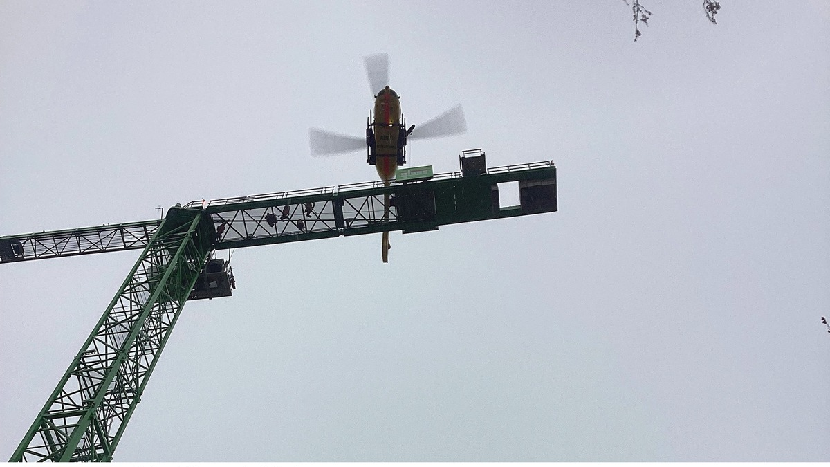 FW-M: Kranführer gerettet (Forstenried) - Foto: presseportal.de